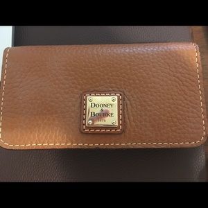 Dooney and Bourke card case